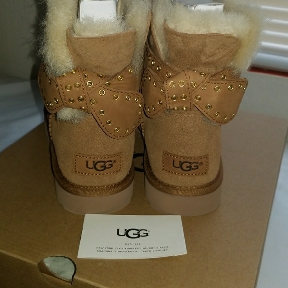 Uggs - Picture 3 of 8